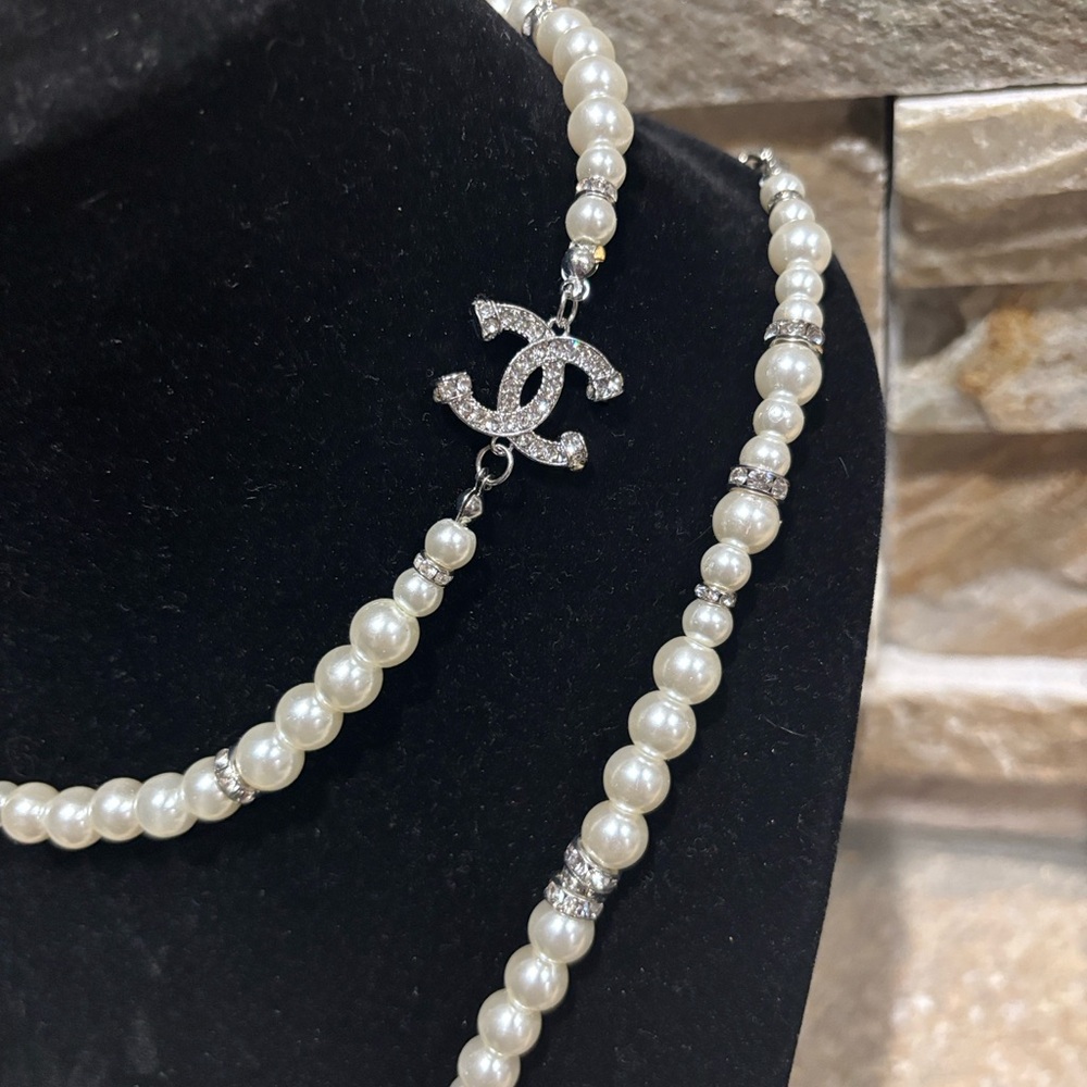 Elegant Pearl Necklace with Silver CC accent charms - Picture 2 of 7
